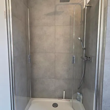 Lu16 Five - Zentral, Geraeumig, Bahnhofsnah Und Renoviert - Bema Apartmán *